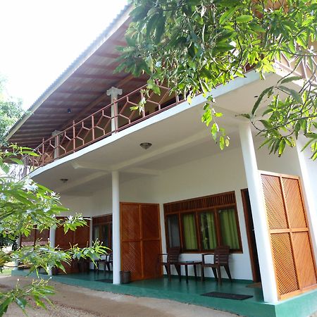 Hotel Calm Rest Mirissa à Banduramulla Extérieur photo